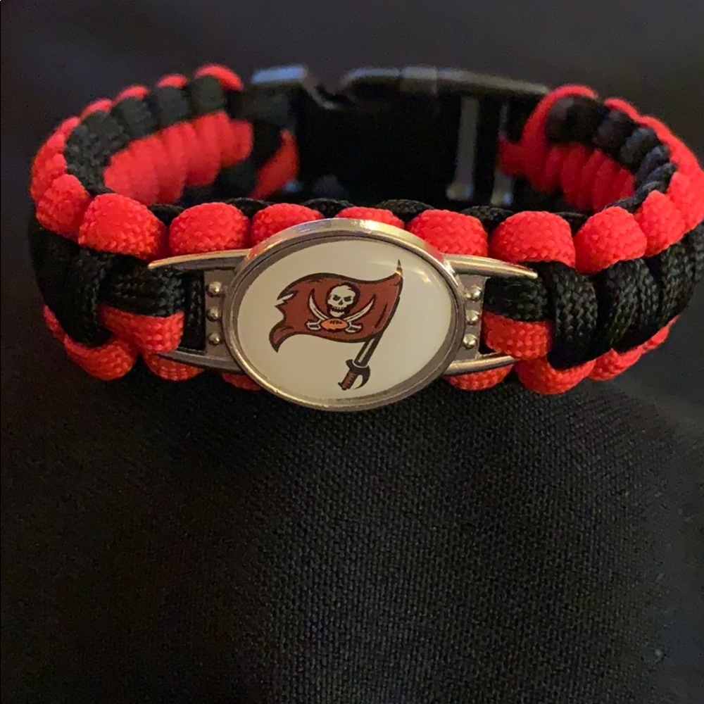 🏈✨TAMPA BAY BUCCANEERS  NFL PARACORD BRACELET